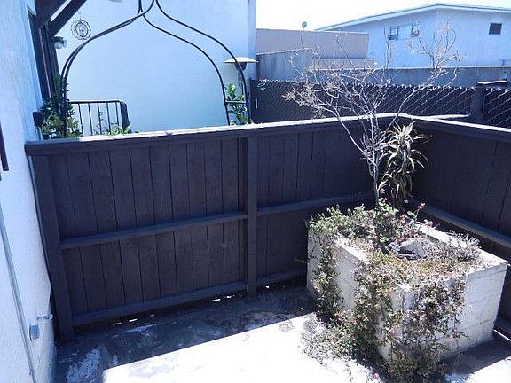 3rd image of 822 Victor Ave APT 10