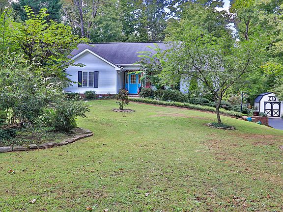 3rd image of 1223 Calderwood Hwy