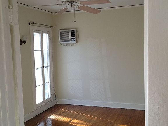 4th image of 940 1/2 N Martel Ave