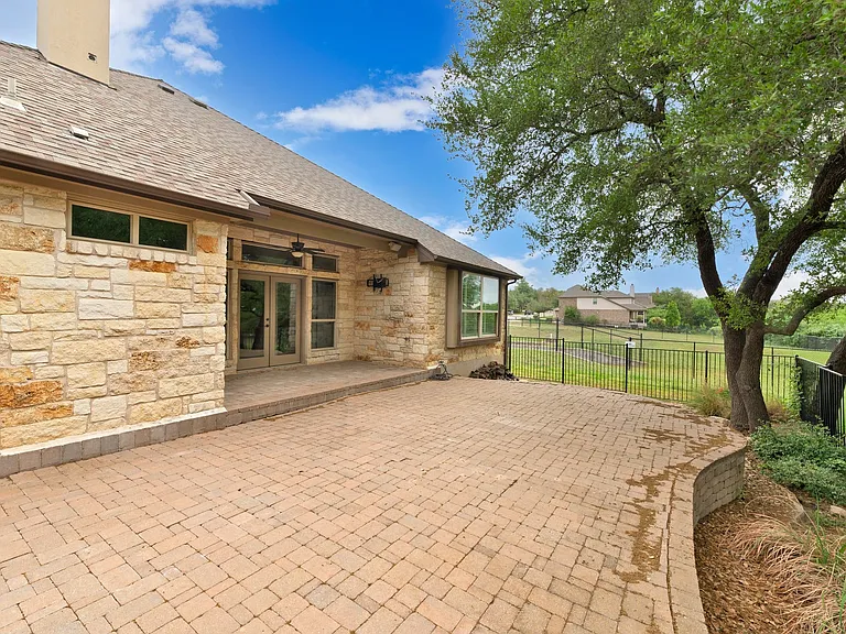 4917 Pyrenees Pass — Photo 23