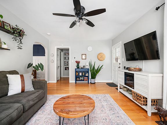 4th image of 5260 Primrose Ave