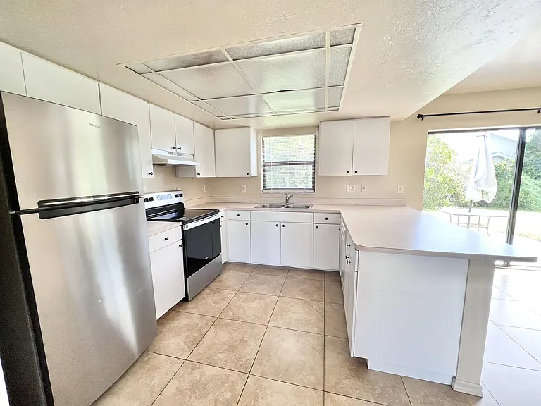 17607 Cypress Point Rd — Photo 2