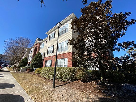 2nd image of 2807 Bloomfield Ln Unit 305