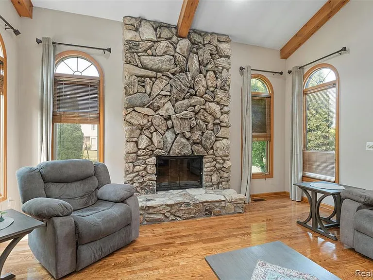 47105 Liberty Bell Rd E — Photo 15