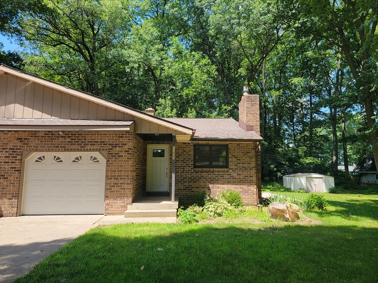 2 bed, 856 sqft, $1,850 — Photo 1