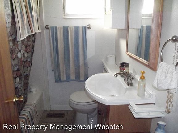 4th image of 463 N Montgomery St