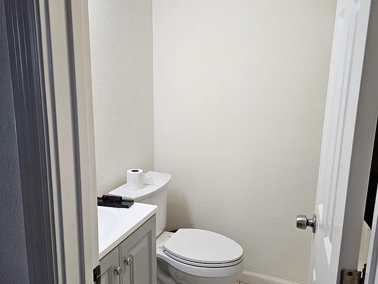 210 Mission Ave — Photo 16