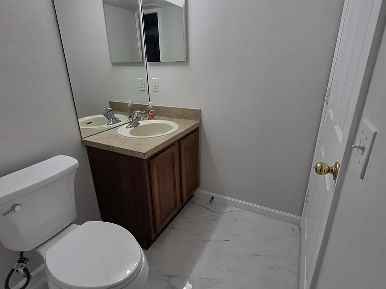 330 Aldershot Ct — Photo 15