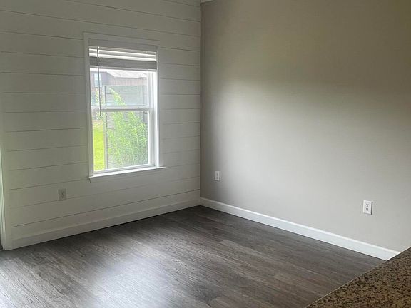 4th image of 1810 Stable Ln