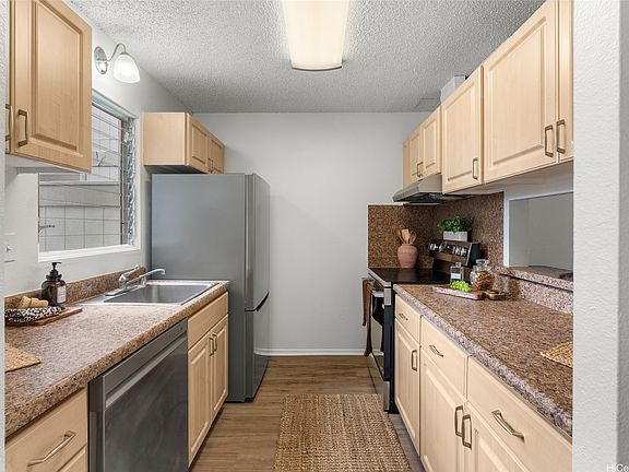 4th image of 98-1485 Kaahumanu St #E136