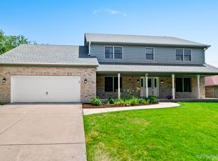 5 Briargate Cir, Sugar Grove, IL 60554
