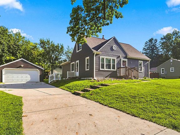 2nd image of 1902 Pin Oak Dr