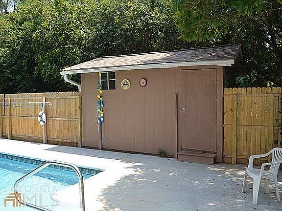 5th image of 2505 Country Club Dr SE