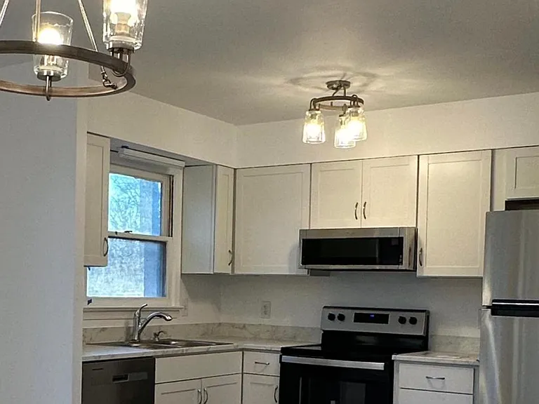 104 Durham Dr — Photo 6