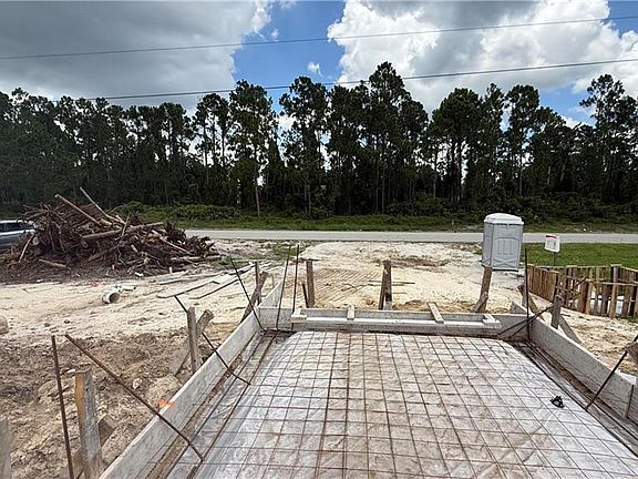 4th image of 1077 Jaguar BLVD