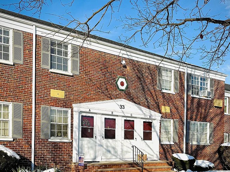 1st image of 33B W Roselle Ave
