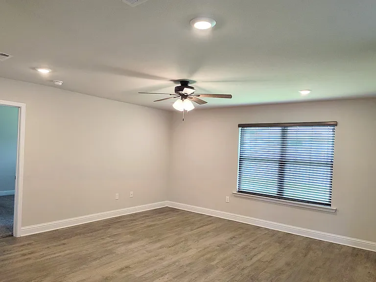 Eastland Cir — Photo 8