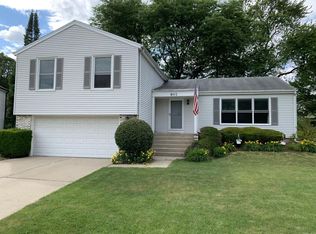 801 Heatherdown Way, Buffalo Grove, IL 60089