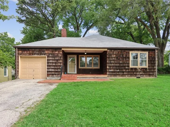 5012 Sycamore Dr, Roeland Park, KS 66205