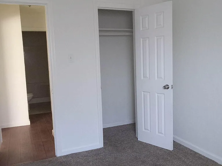 1211 Flora St — Photo 11