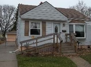 19222 Woodland St, Harper Woods, MI 48225