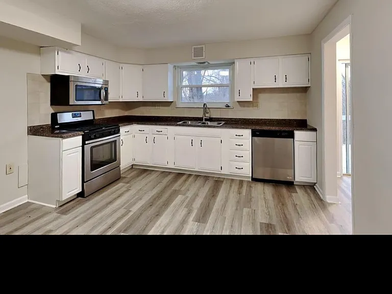 205 Cameron Dr — Photo 10