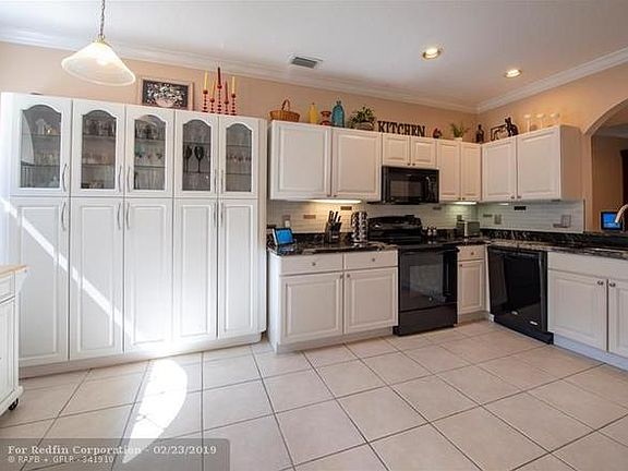 5th image of 669 W Palm Aire Dr