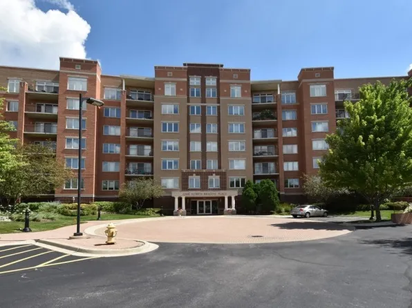 1 N Beacon Pl APT 613, La Grange, IL 60525