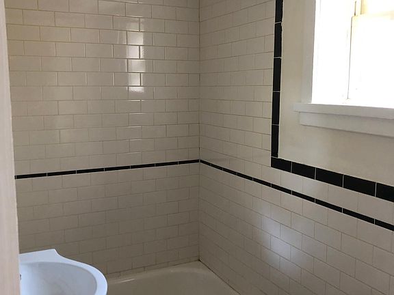 4th image of 1207 W 47th St APT 6