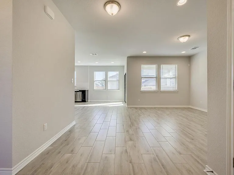 2117 Pecan Island Dr — Photo 3
