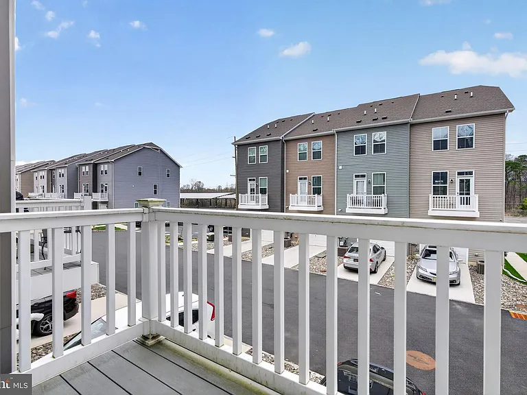 54 Sidney Ln — Photo 16