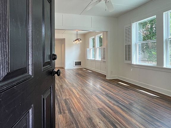 5th image of 934 Clinton St