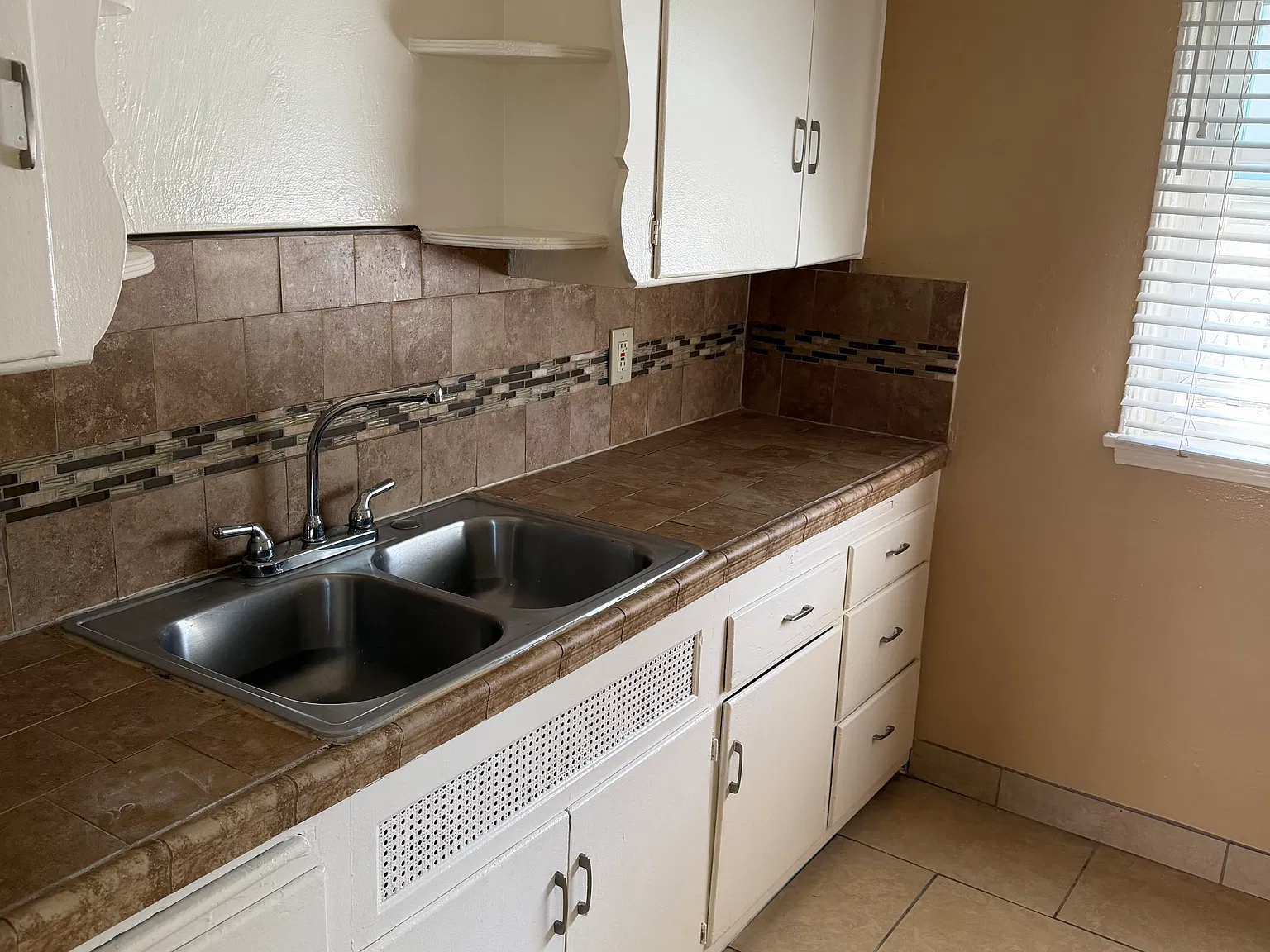 Studio, 400 sqft, $1,495 — Photo 3