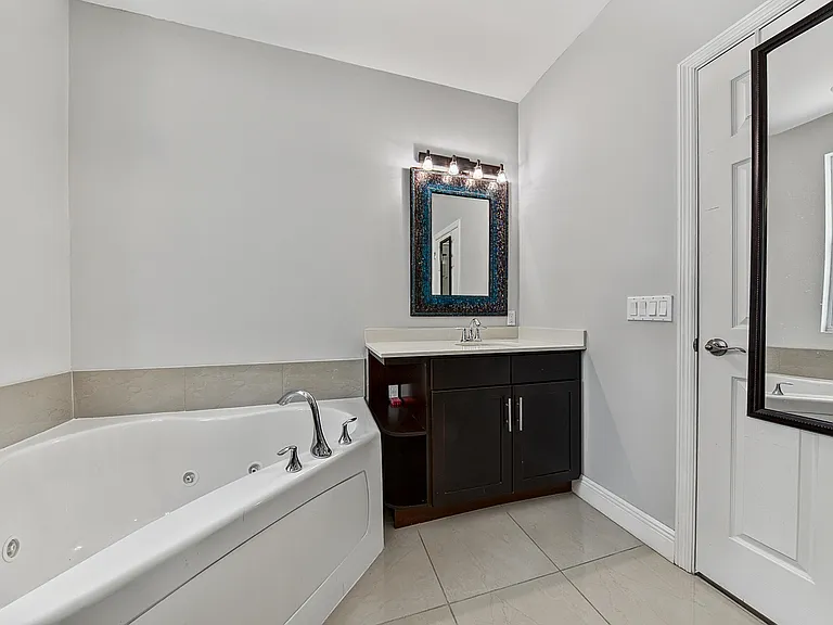 1135 NE 3rd Ave — Photo 33