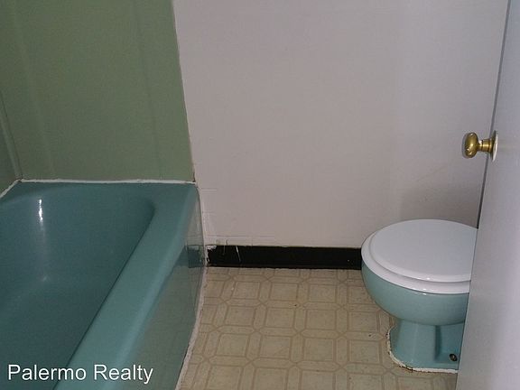 5th image of 410 W 8th St APT 10