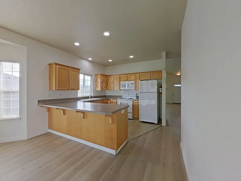4373 Mackinaw Ave SE — Photo 7