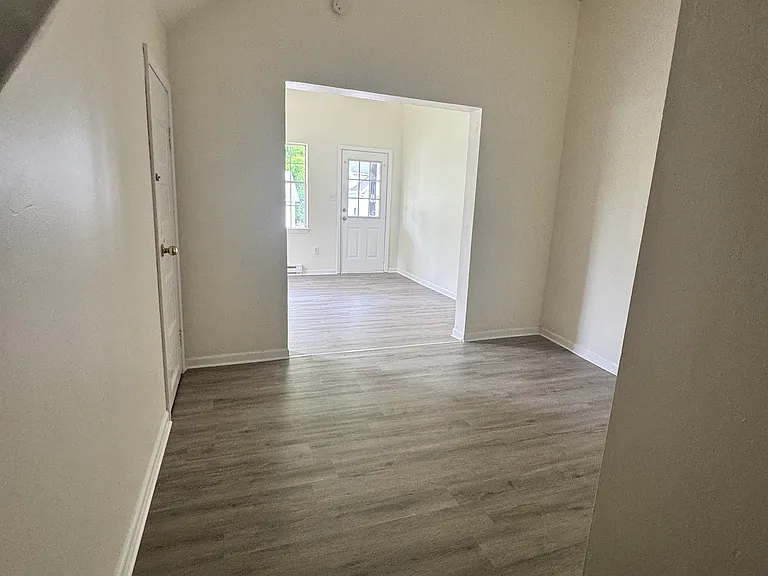 217-219 S Wilkinson Ave #B — Photo 5