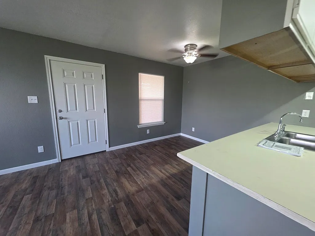 2 bed, 850 sqft, $1,000 — Photo 3