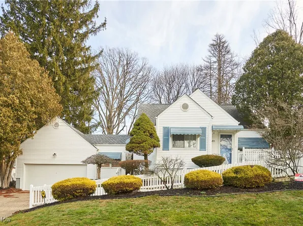 1225 Belleflower Rd, Akron, OH 44307