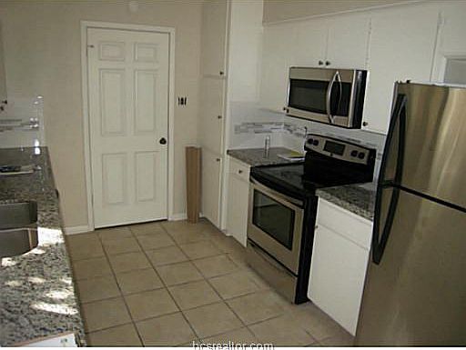 3rd image of 1005 Hardwood Ln
