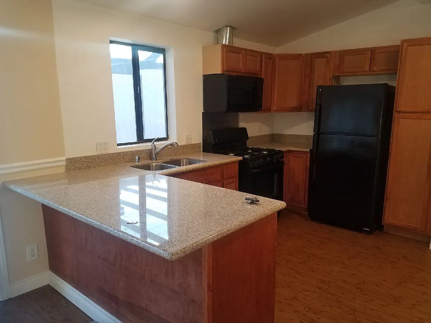 2 bed, 2.0 bath, 846 sqft, $1,444 — Photo 3