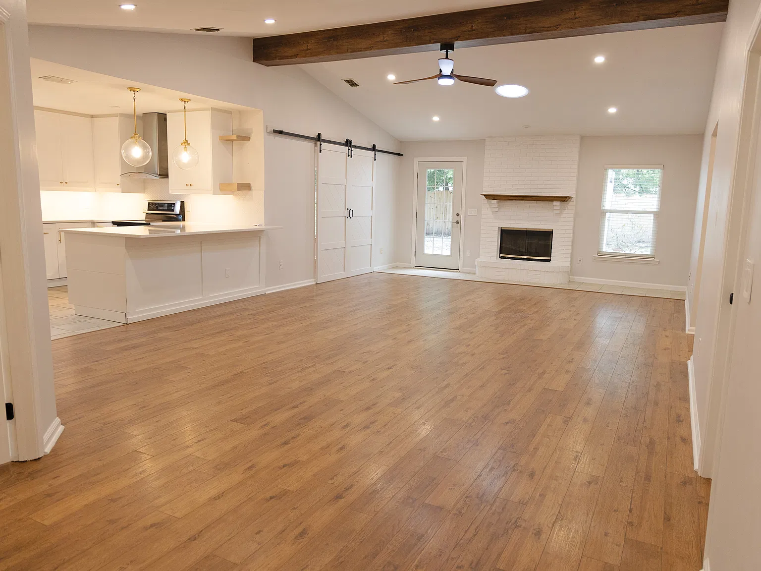3 bed, 1828 sqft, $2,395 — Photo 4
