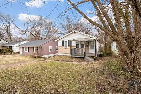 9708 Winkler Dr — Photo 2