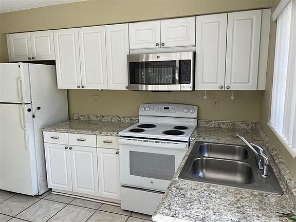 3rd image of 3118 SW 15th Ave