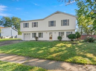 2 Ledgewood Rd, Flanders, NJ 07836