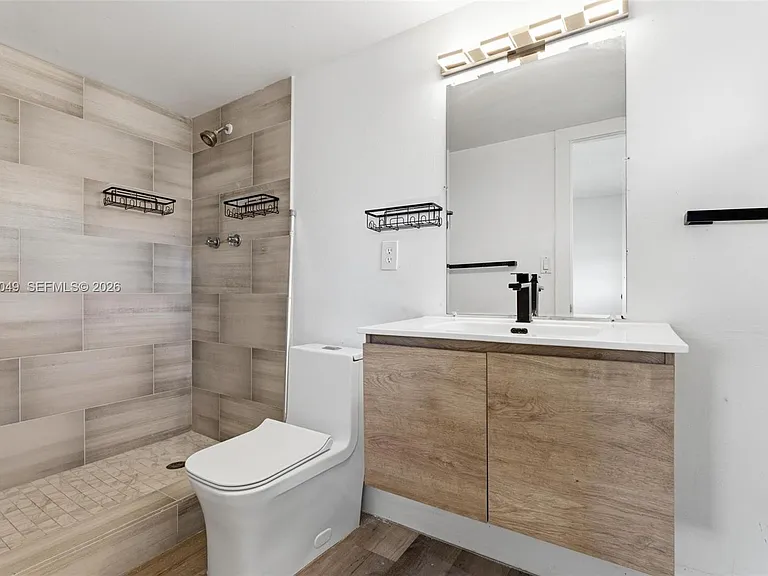 15205 NE 6th Ave #D305 — Photo 12