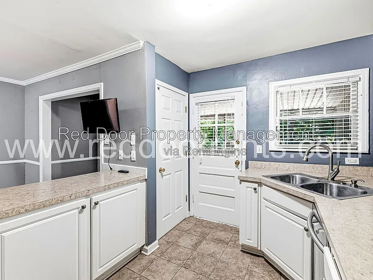 129 E 49th St — Photo 13