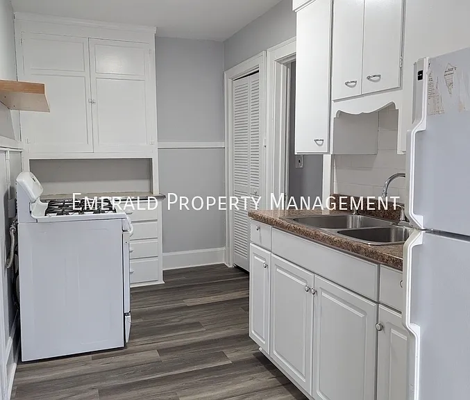 1331 Evelyn St #3 — Photo 6