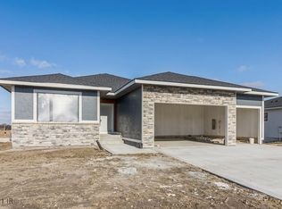 16507 Northpark Dr, Urbandale, IA 50323