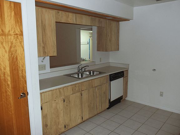 ALL APPLIANCES AND FULLY UPDATED!!